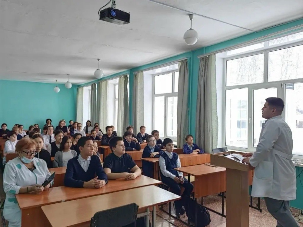 Сегодня врач-хирург Толбазинской районной поликлиники Давлетбердин Идель Вилевич провёл познавательную лекцию в лицее