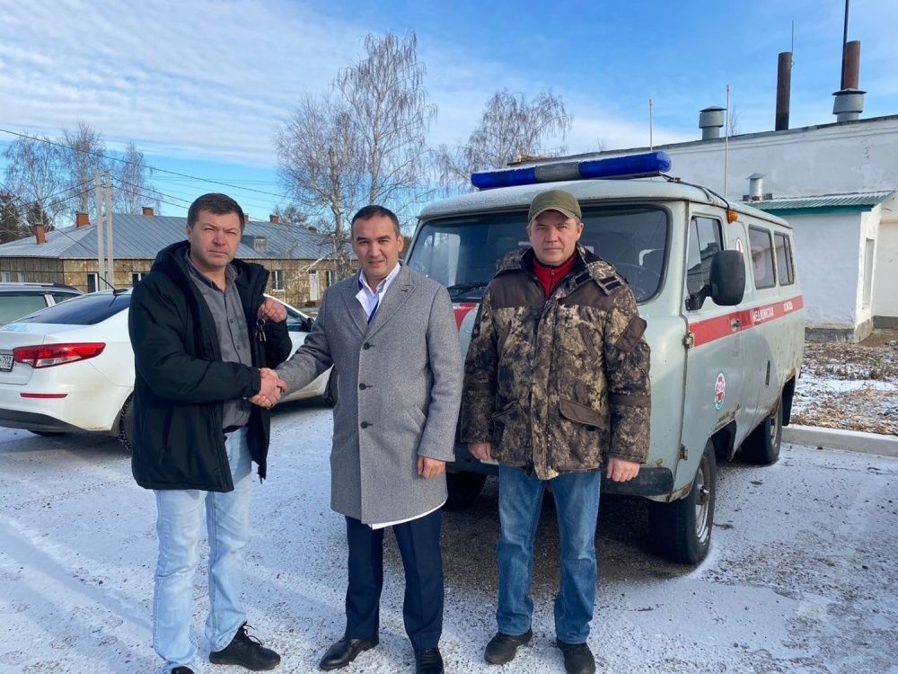 Передали очередной автомобиль УАЗ для поддержки наших земляков - бойцов СВО